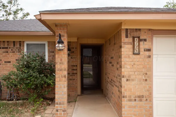 a view of entryway with a small space