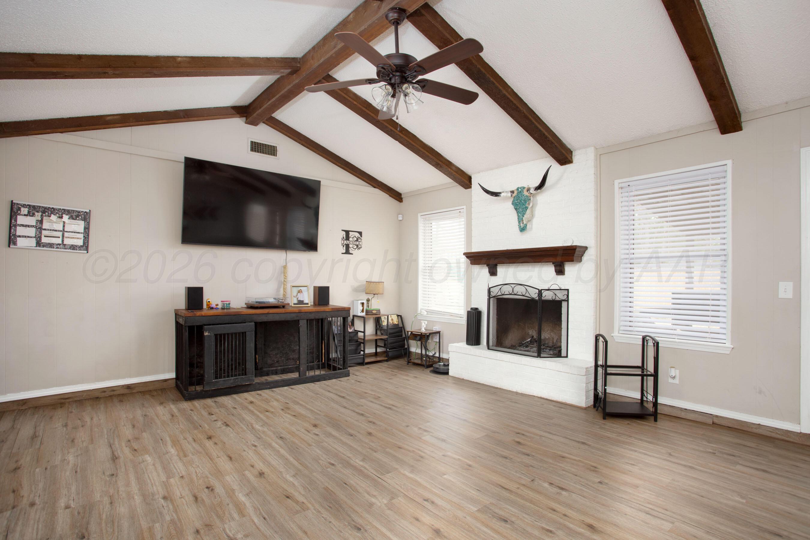 8128 Coronado Trail Amarillo, TX 79110 - Photo 6 of 25 Livingroom