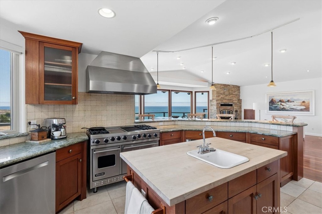 380 Huntington Road Cambria, CA 93428 - Photo 16 of 75 Chef's kitchen.