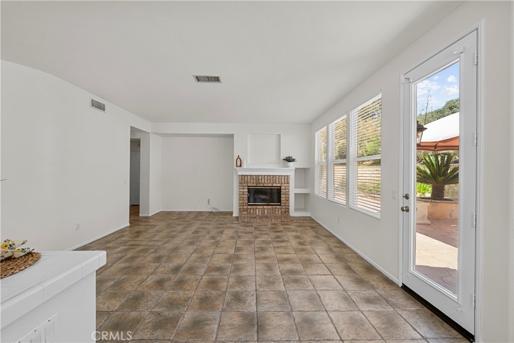 28454 Cascade Road Castaic, CA 91384 - Photo 15 of 56