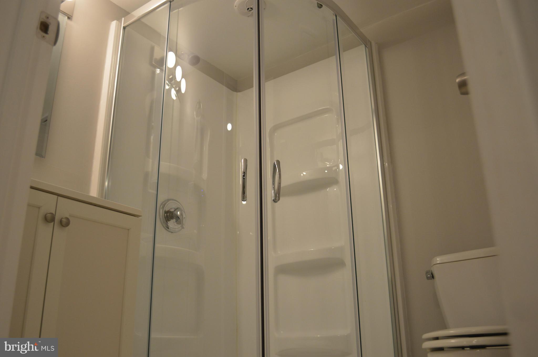 7007 Dogwood Road Baltimore, MD 21244 - Photo 24 of 30 Bath