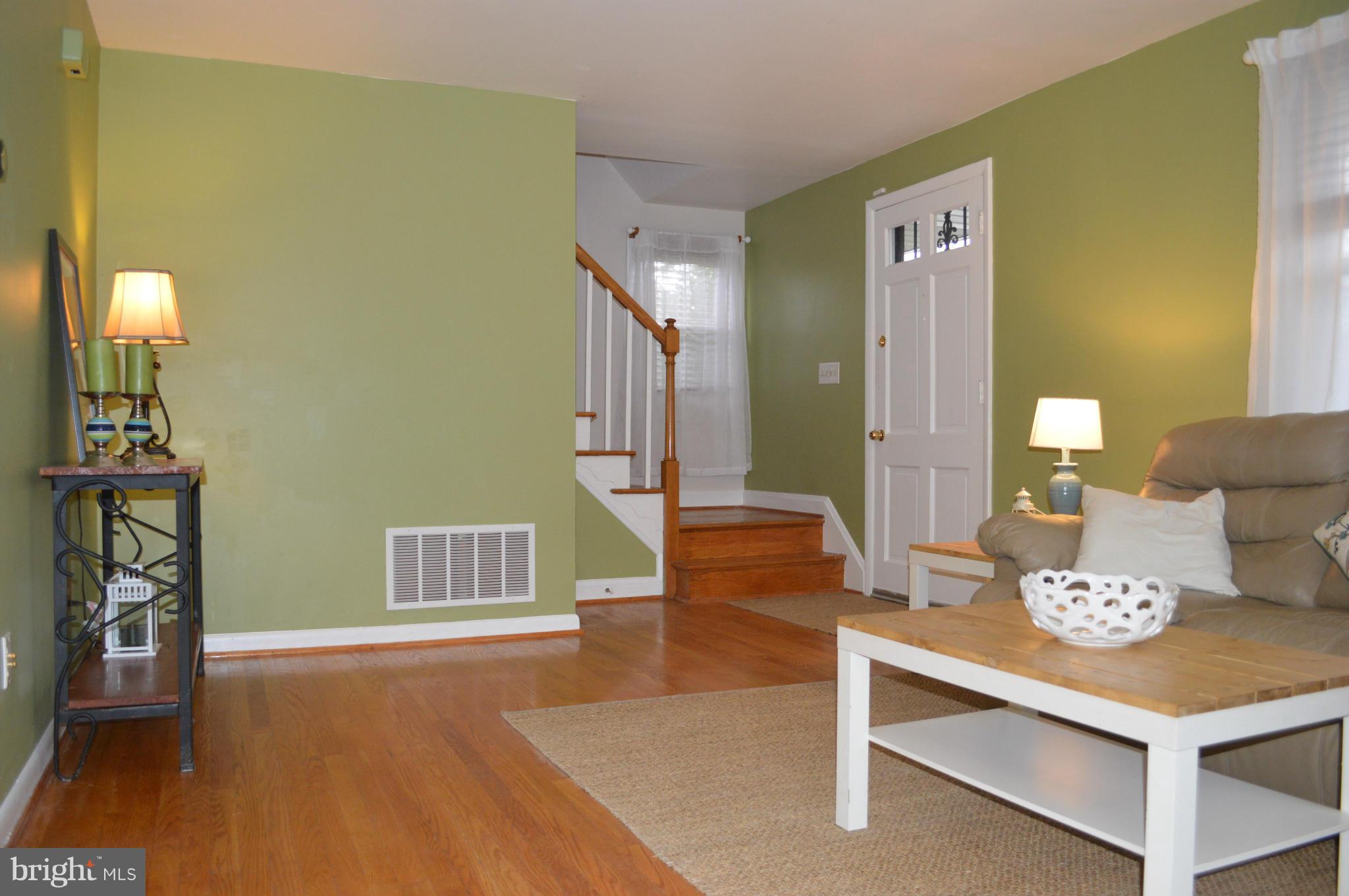 7007 Dogwood Road Baltimore, MD 21244 - Photo 5 of 30 Living Room