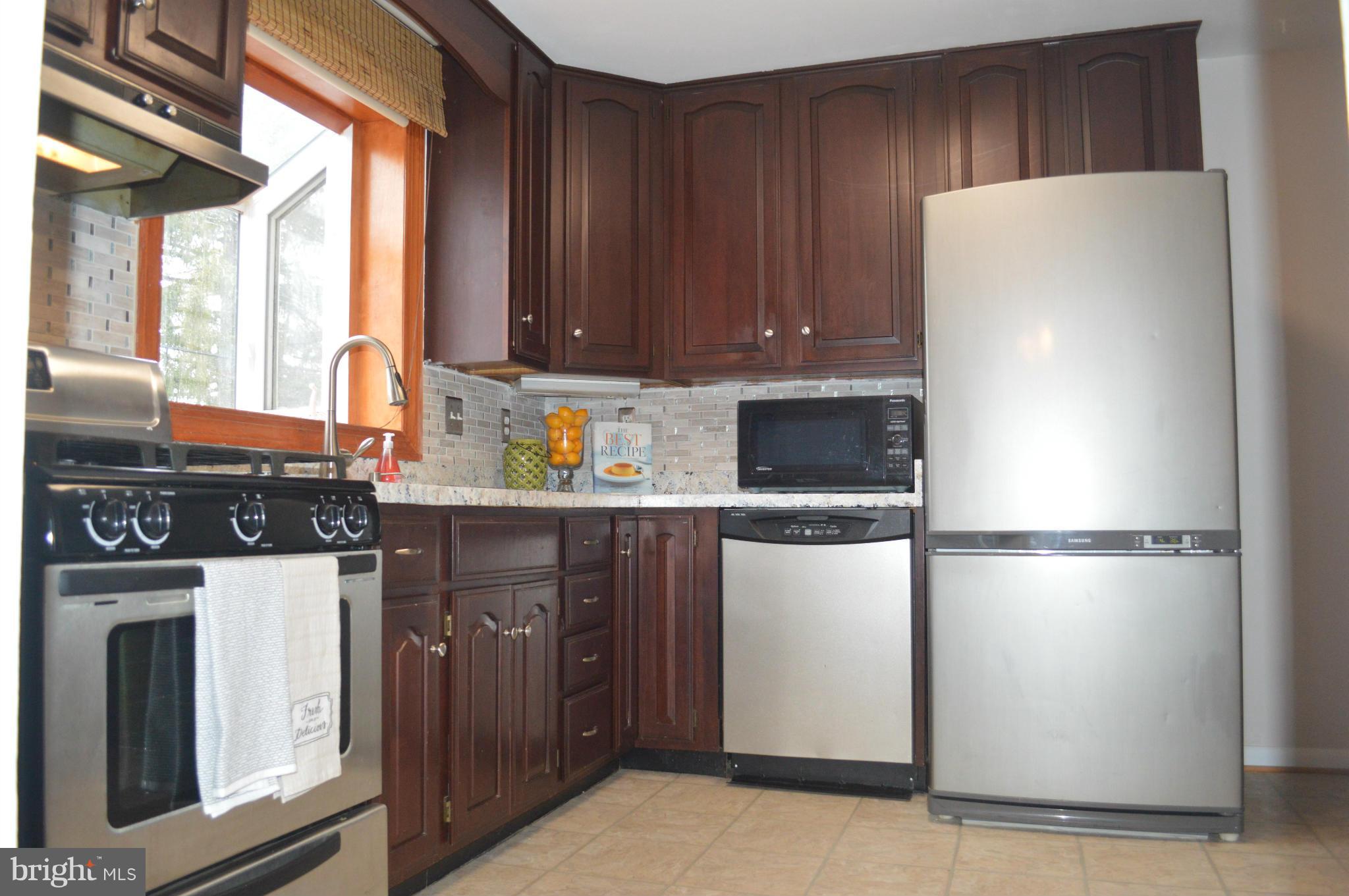 7007 Dogwood Road Baltimore, MD 21244 - Photo 9 of 30 Kitchen
