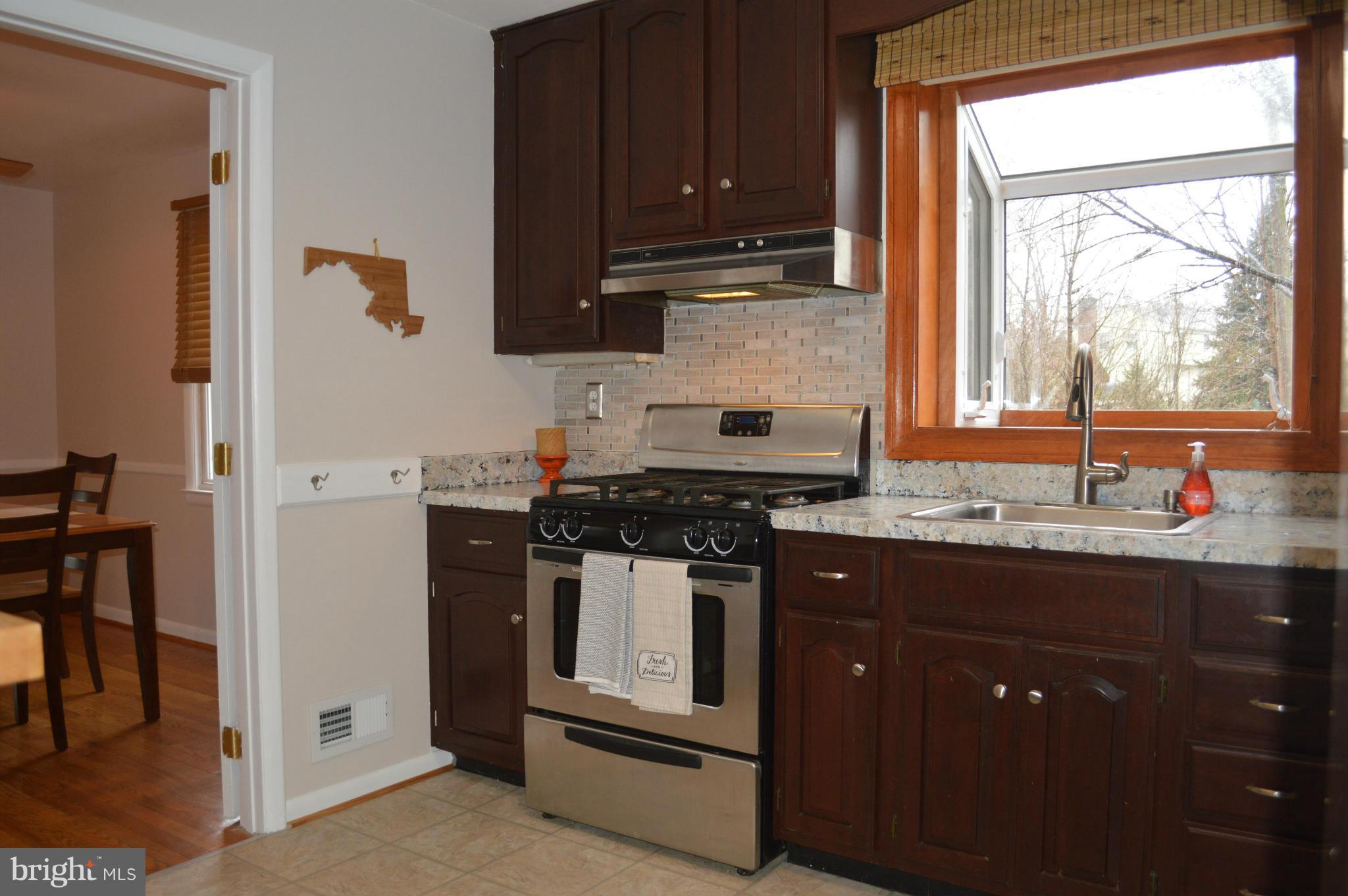 7007 Dogwood Road Baltimore, MD 21244 - Photo 10 of 30 Dining Room