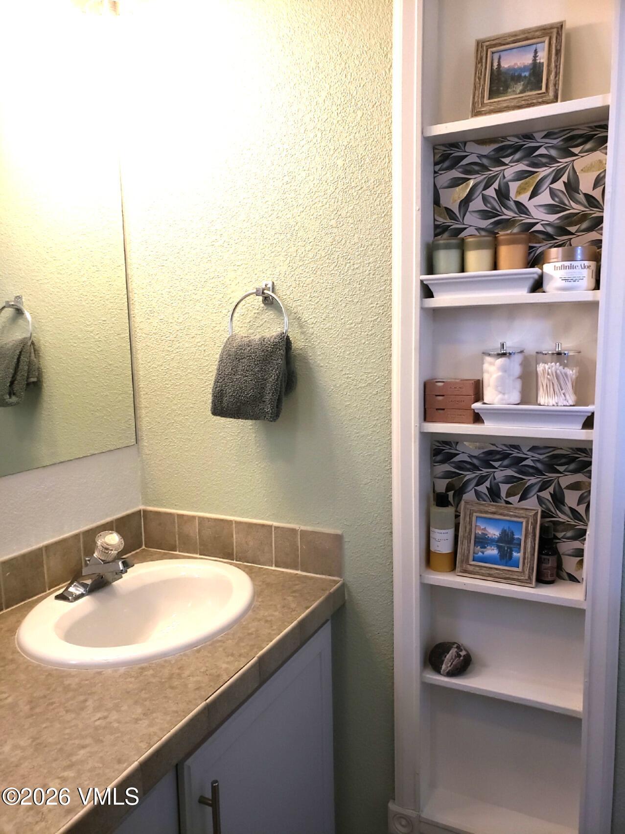 161 Haymaker Loop Gypsum, CO 81637 - Photo 17 of 35 20260407_152523