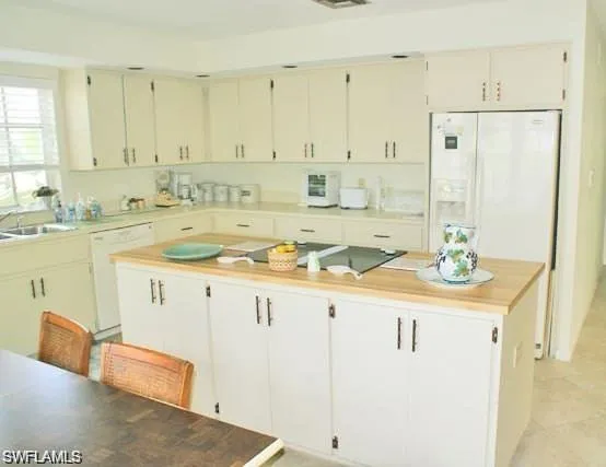 $15,000 | 320 Gulf Shore Boulevard South, Naples, FL 34102