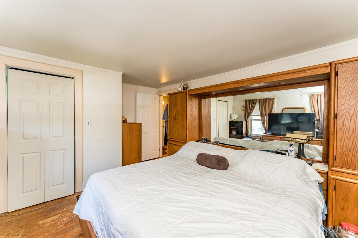 729 Livingston Road Elizabeth, NJ 07208 - Photo 21 of 26 a bedroom with a bed and large windows