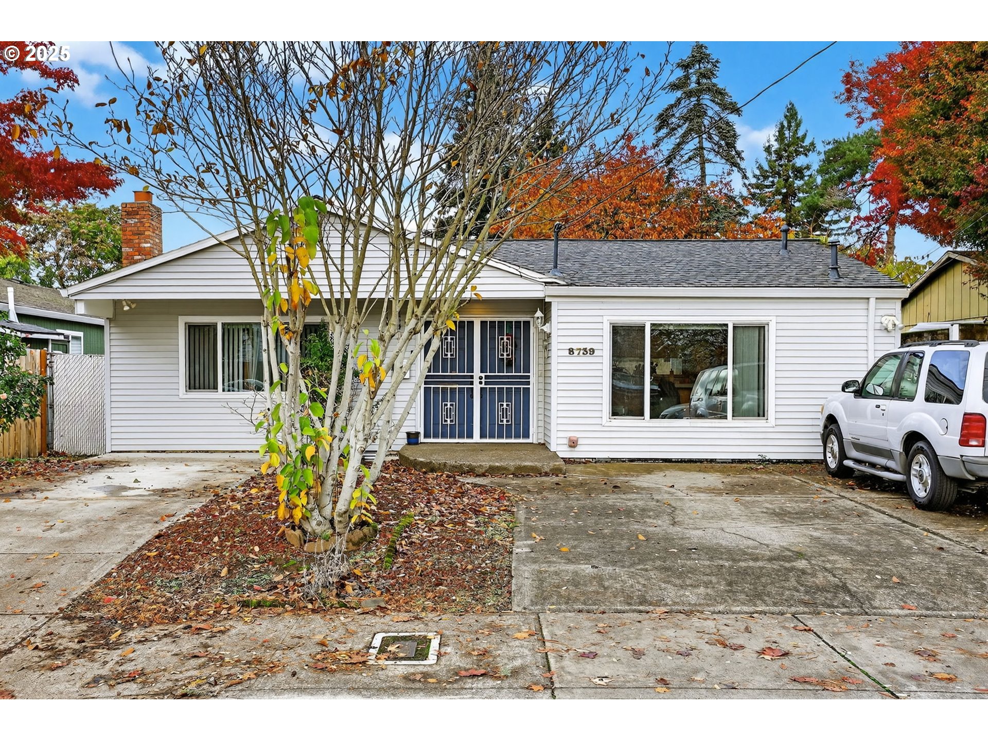 8739 Southeast Knapp Street Portland, OR 97266 - Photo 3 of 23 a front view of a house with garden