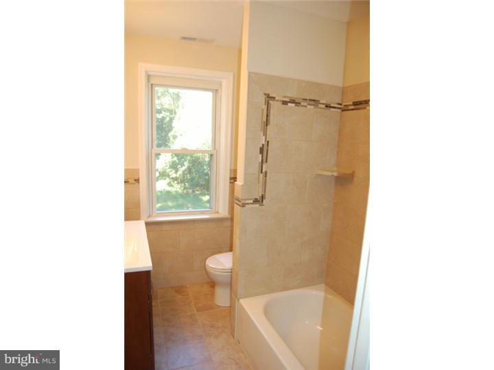 692 B Lenni Road Aston, PA 19014 - Photo 15 of 25 Bathroom