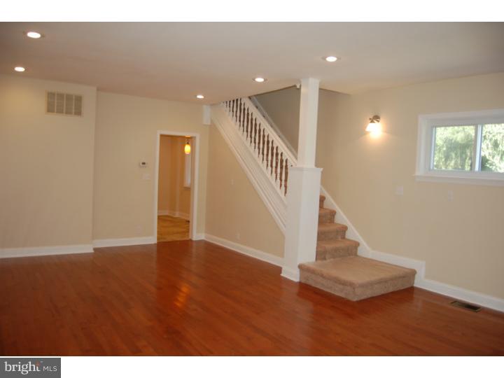 692 B Lenni Road Aston, PA 19014 - Photo 5 of 25 Living Room