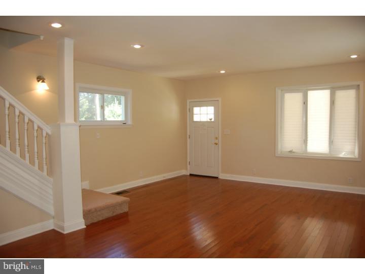692 B Lenni Road Aston, PA 19014 - Photo 6 of 25 Living Room
