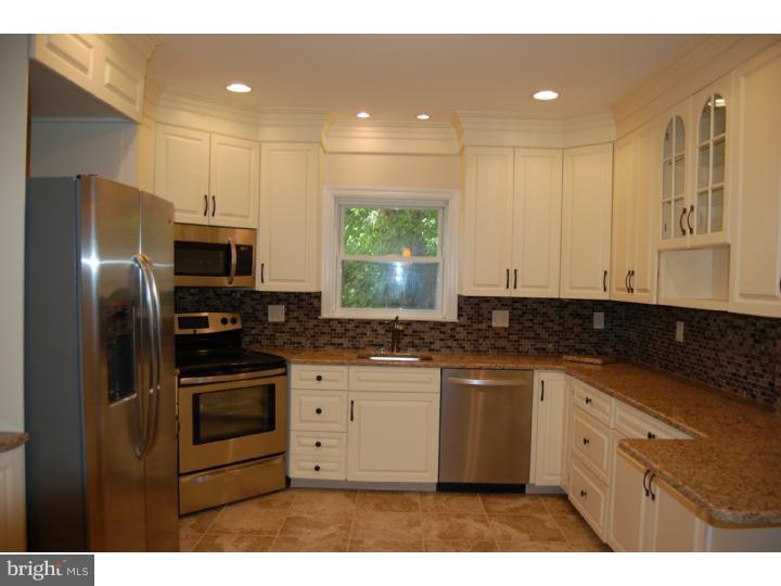 692 B Lenni Road Aston, PA 19014 - Photo 8 of 25 Kitchen