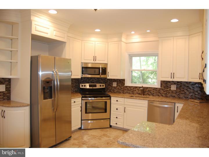 692 B Lenni Road Aston, PA 19014 - Photo 9 of 25 Kitchen