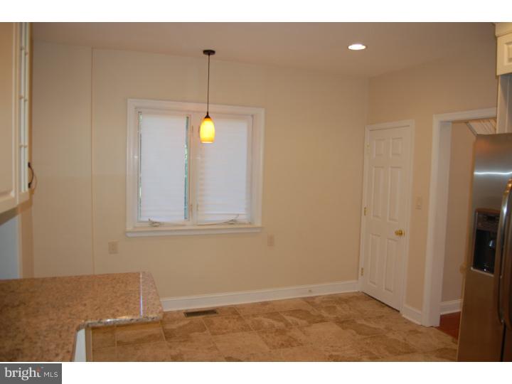 692 B Lenni Road Aston, PA 19014 - Photo 10 of 25 Kitchen