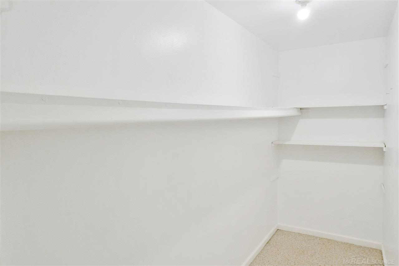 525 East University Drive Rochester, MI 48307 - Photo 33 of 44 50023381-32.JPG