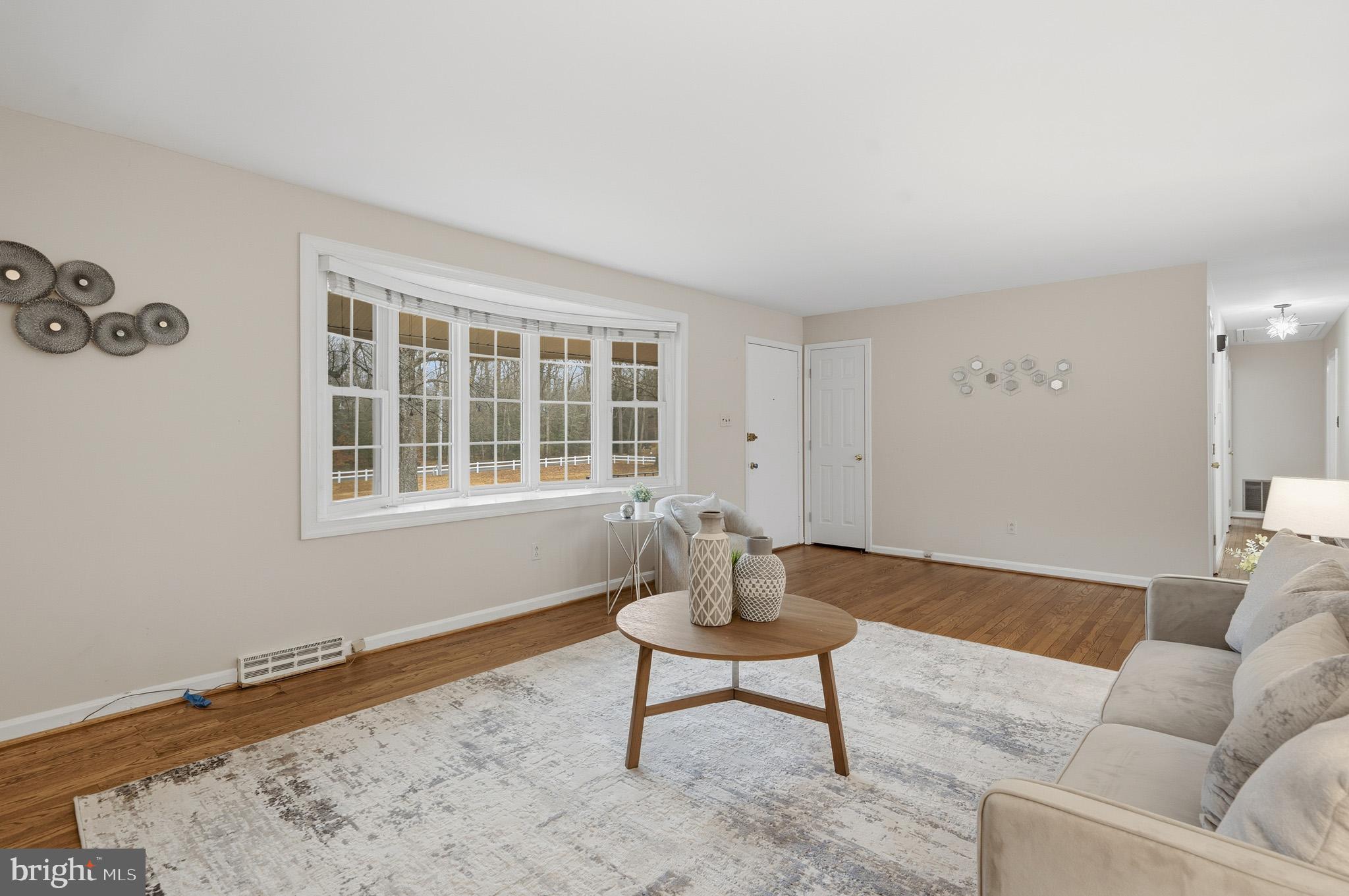 5253 Briscoe Farm Road Waldorf, MD 20601 - Photo 12 of 57 Living room w/ coat closet