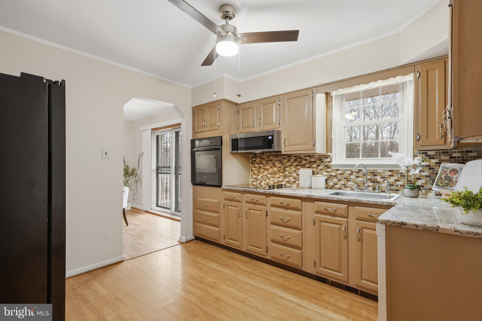 5253 Briscoe Farm Road Waldorf, MD 20601 - Photo 15 of 57 Kitchen w/ granite