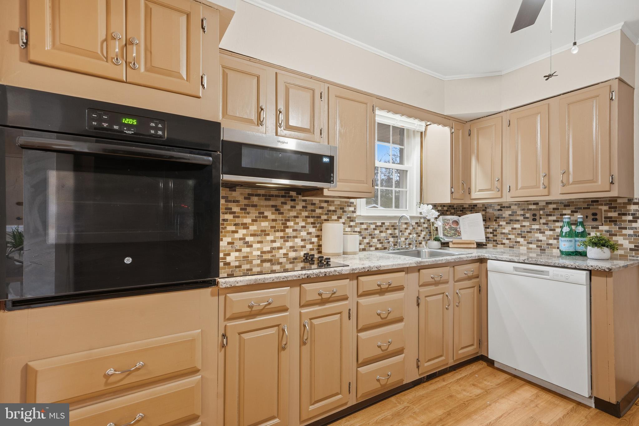 5253 Briscoe Farm Road Waldorf, MD 20601 - Photo 17 of 57 Kitchen w/ ample cabinetry