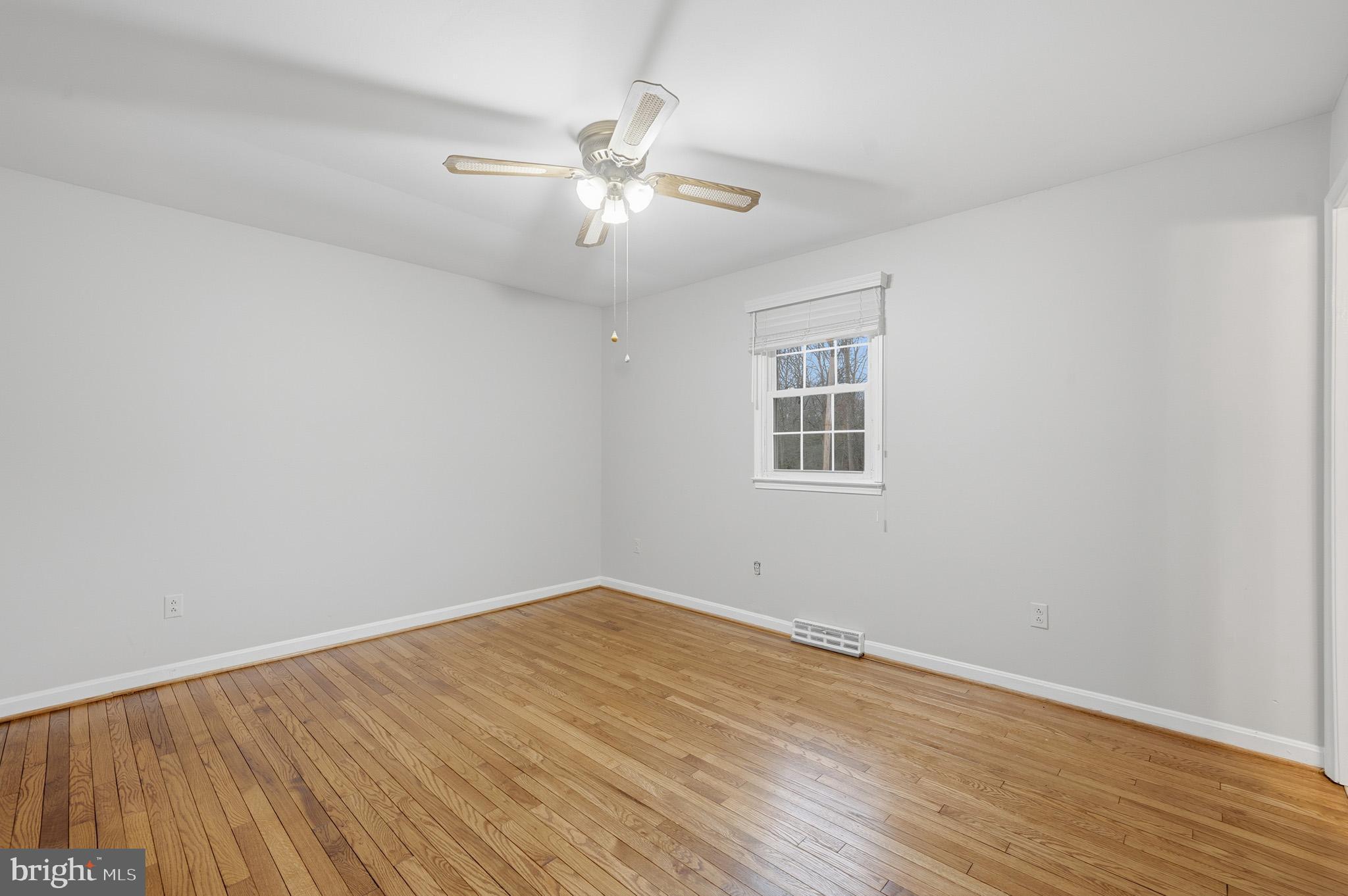 5253 Briscoe Farm Road Waldorf, MD 20601 - Photo 21 of 57 Primary bedroom