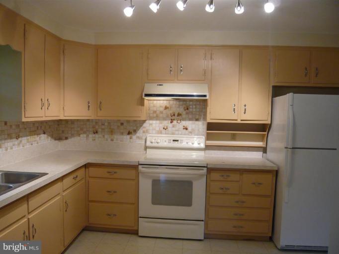 8712 Standish Road Alexandria, VA 22308 - Photo 6 of 21 Kitchen #2