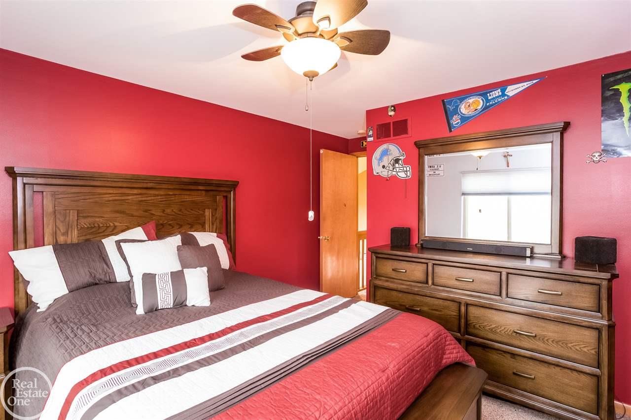 28316 Charleen Road New Baltimore, MI 48047 - Photo 26 of 48 31334923-25.JPG