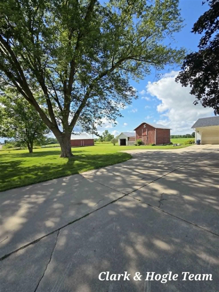 11215 Stoudt Road Muir, MI 48860 - Photo 4 of 40