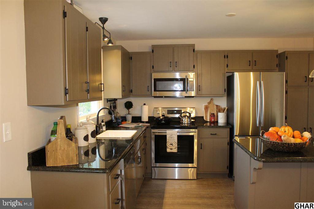 10 Briarcliff Road Elizabethtown, PA 17022 - Photo 3 of 27 Gallery Image 3