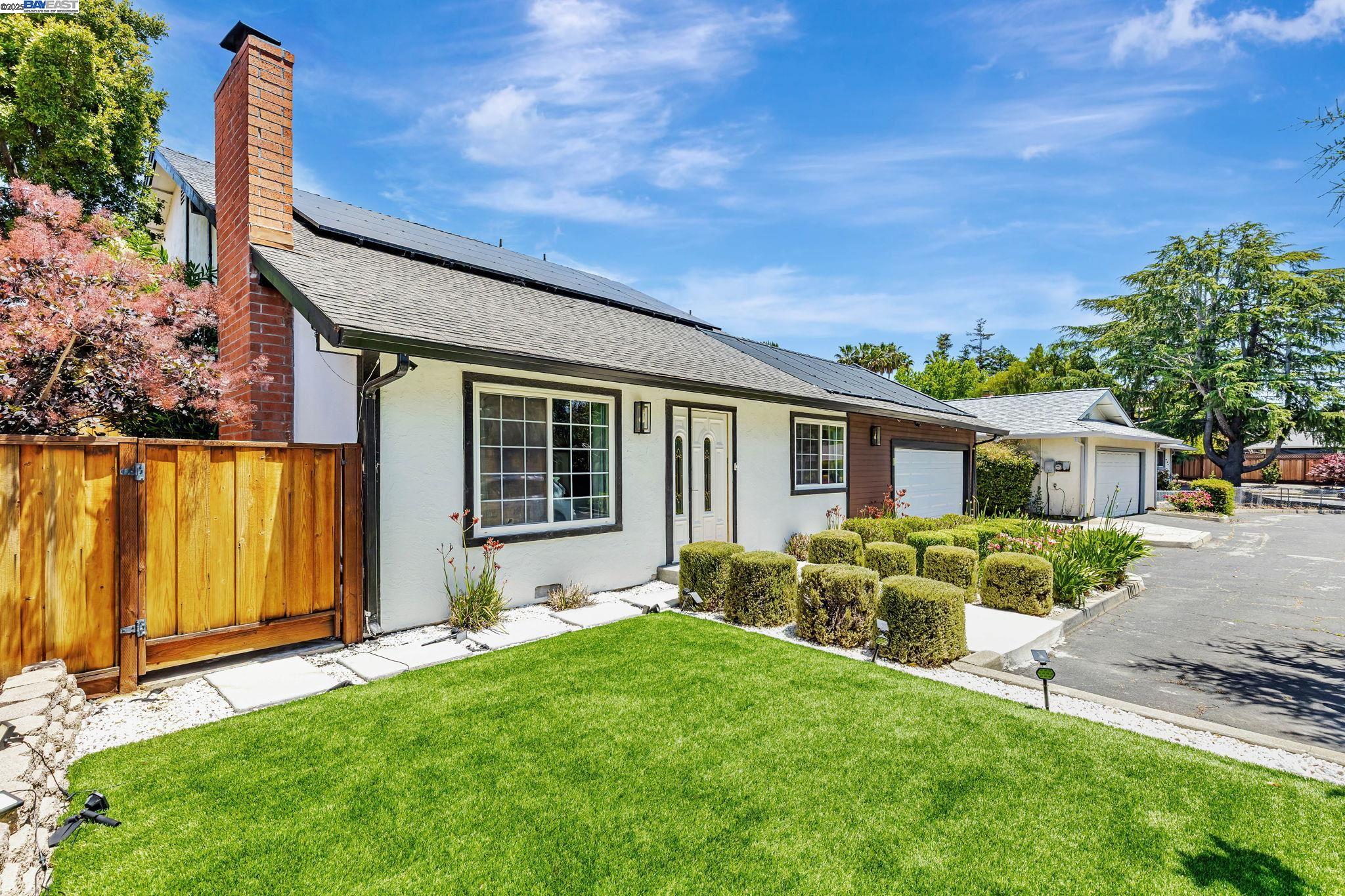 a view of a house with backyard