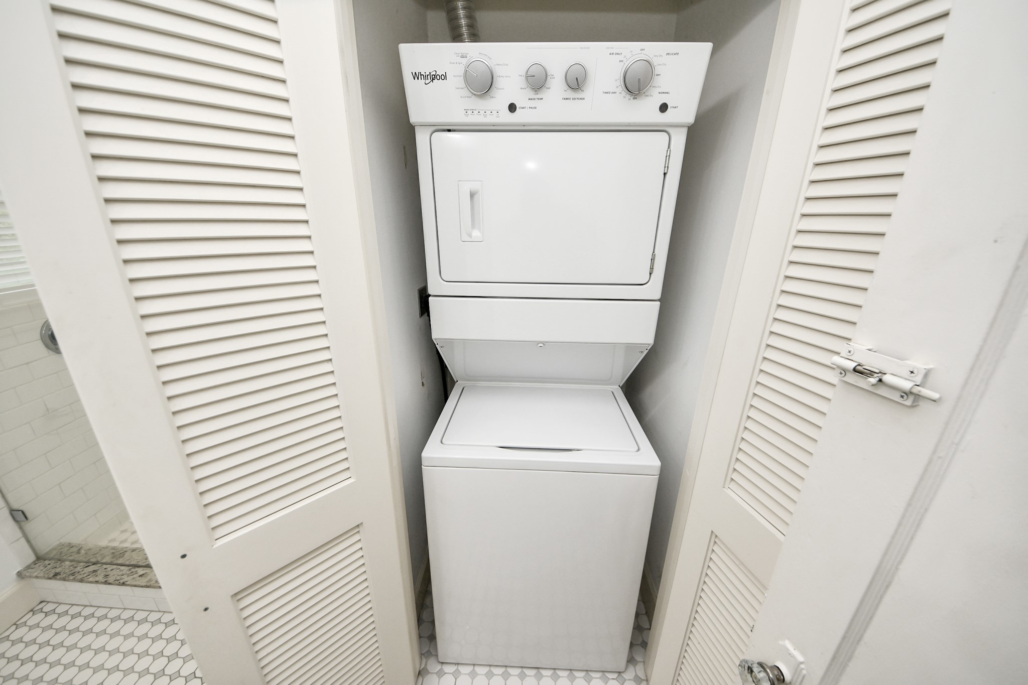 609 Reid Street Houston, TX 77022 - Photo 38 of 48 a utility room with dryer and washer