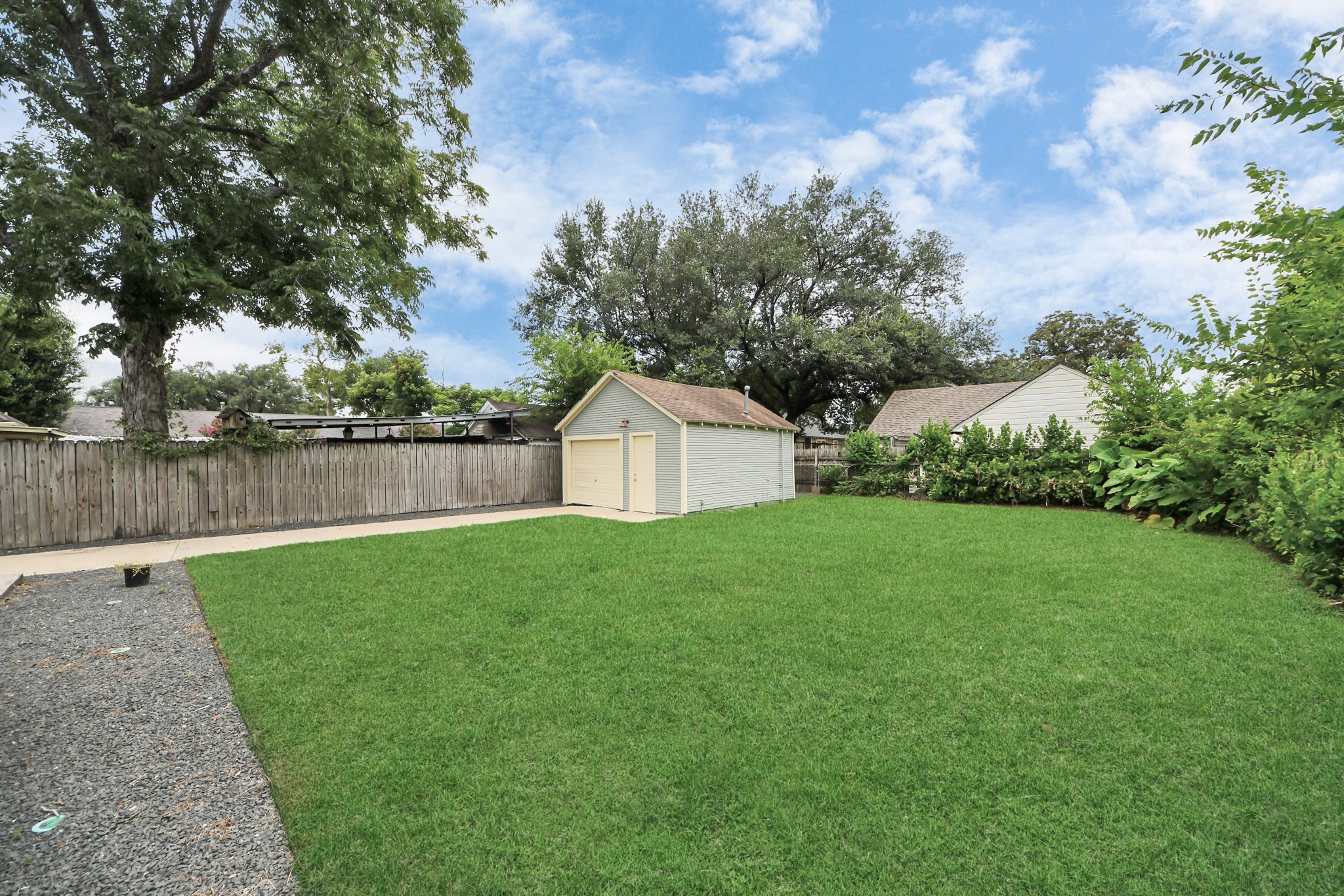 609 Reid Street Houston, TX 77022 - Photo 44 of 48 a backyard of a house with lots of green space