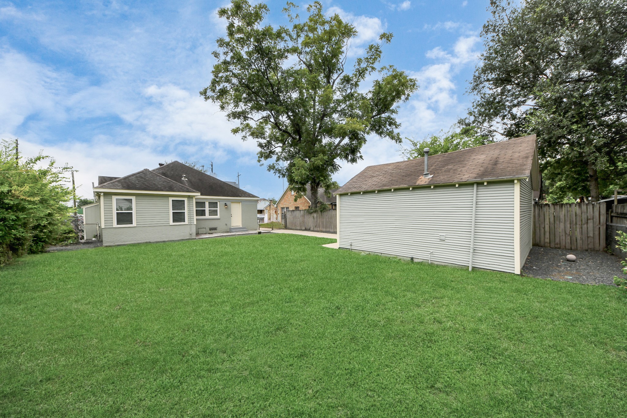 609 Reid Street Houston, TX 77022 - Photo 46 of 48 a front view of a house with a garden and yard