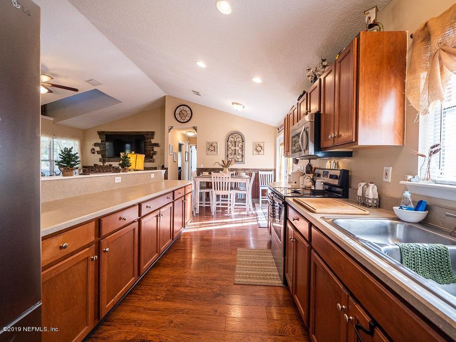 1691 Hereford Road Middleburg, FL 32068 - Photo 15 of 36 Spacious Ktichen