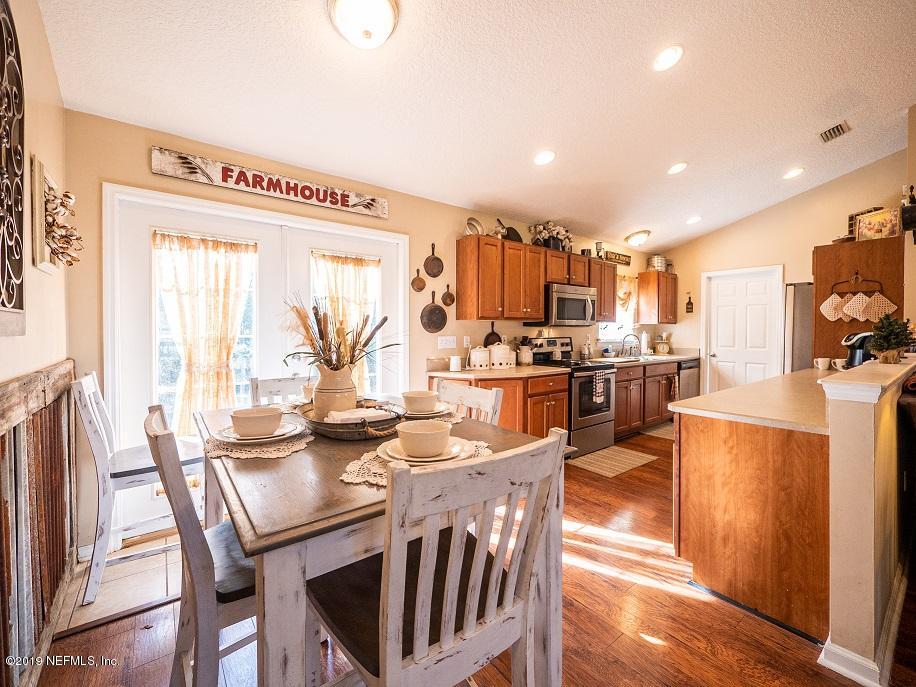 1691 Hereford Road Middleburg, FL 32068 - Photo 10 of 36 Large Spacious Kitchen