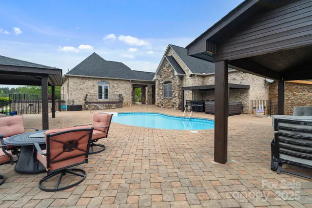 a view of an house with backyard and a patio
