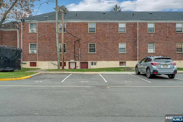 $179,900 | 1267 Anderson Avenue, Unit 16, Fort Lee, NJ 07024