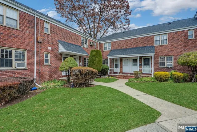 $179,900 | 1267 Anderson Avenue, Unit 16, Fort Lee, NJ 07024