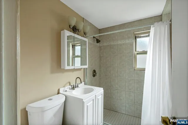 $179,900 | 1267 Anderson Avenue, Unit 16, Fort Lee, NJ 07024