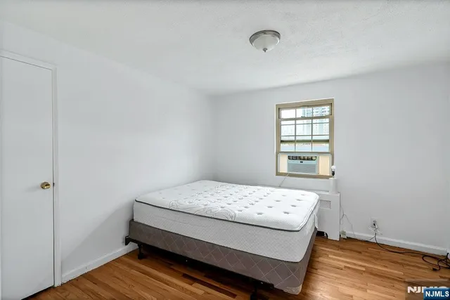 $179,900 | 1267 Anderson Avenue, Unit 16, Fort Lee, NJ 07024