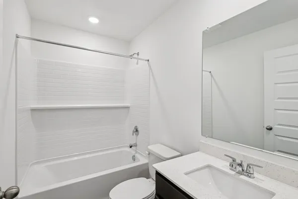 $399,990 | 555 Yosemite Way, Mundelein, IL 60060