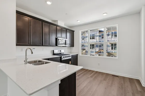 $399,990 | 555 Yosemite Way, Mundelein, IL 60060