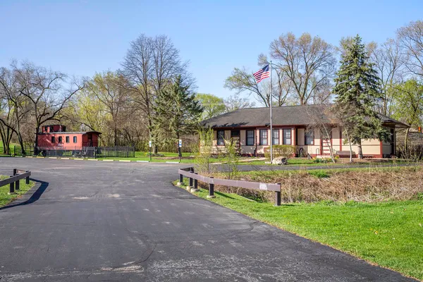 $399,990 | 555 Yosemite Way, Mundelein, IL 60060