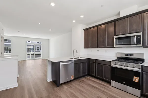 $399,990 | 555 Yosemite Way, Mundelein, IL 60060