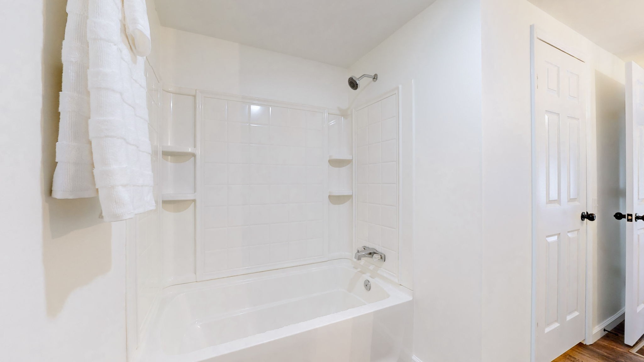 4452 William Woodard Road Springfield, TN 37172 - Photo 25 of 45 a bathroom with a bathtub