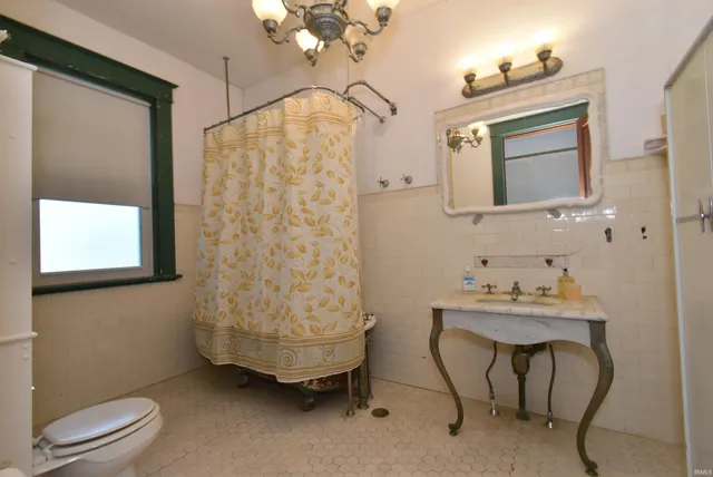 $187,500 | 209 West 6th Street, Earl Park, IN 47942