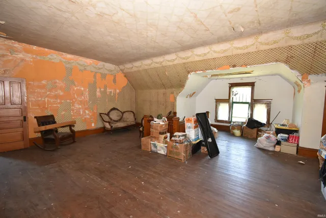 $187,500 | 209 West 6th Street, Earl Park, IN 47942