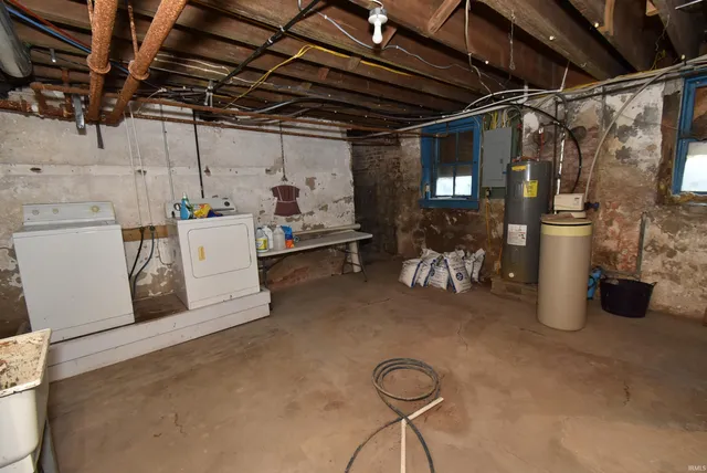 $187,500 | 209 West 6th Street, Earl Park, IN 47942