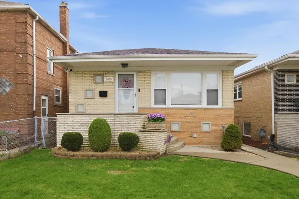 $424,900 | 6425 West 64th Street, Chicago, IL 60638