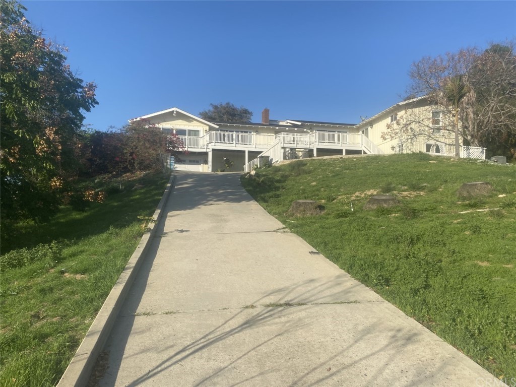2710 Los Alisos Drive Fallbrook, CA 92028 - Photo 4 of 13 a front view of a house with a yard