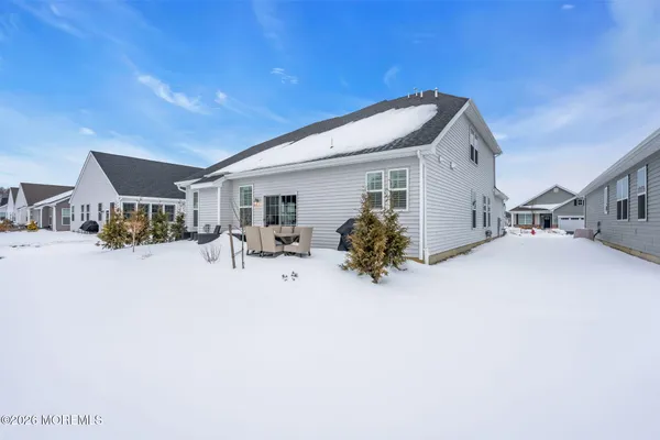 a picture of a bench in the floor