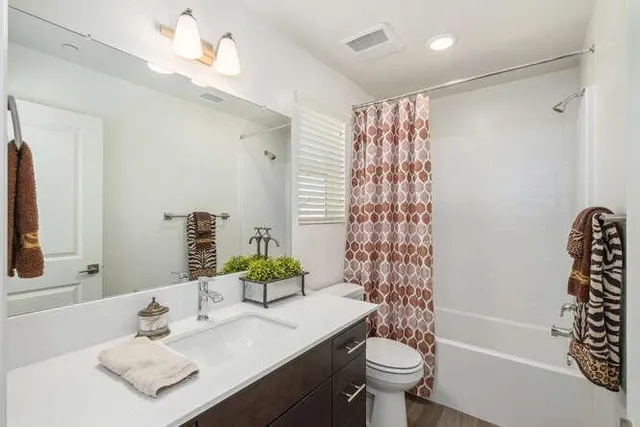 $435,000 | 2045 North Perry Avenue, Clovis, CA 93619